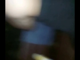 Bareback outdoor fick auf bank am waldrand bei nacht