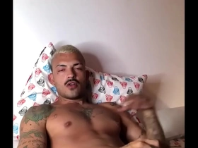 Macho insinuando rola grande