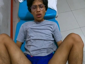 Joven amazonico abre las piernas para penetrarlo