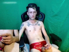 Straightstoner cums in face on cam