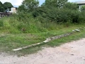 Peão saiu do trampo com sebo, chulé e muito mijo