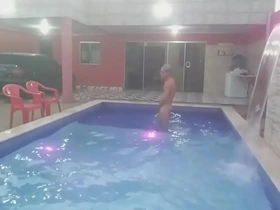 Eitaaa não acredito tomando banho peladão na piscina da casa da pjtx